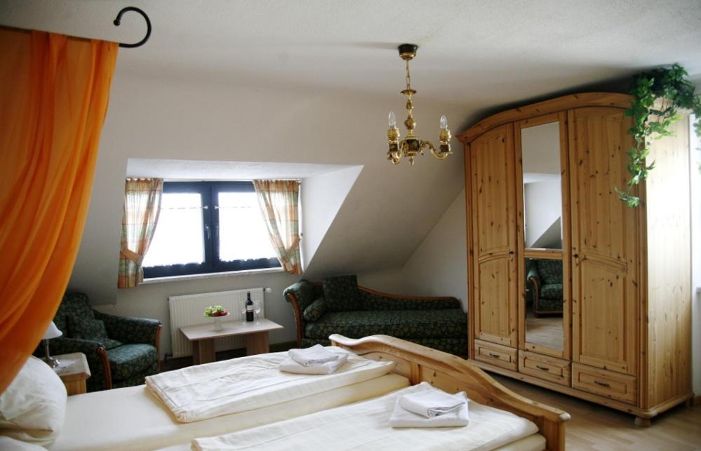 Hotel Am Markt Kleinblittersdorf Buitenkant foto
